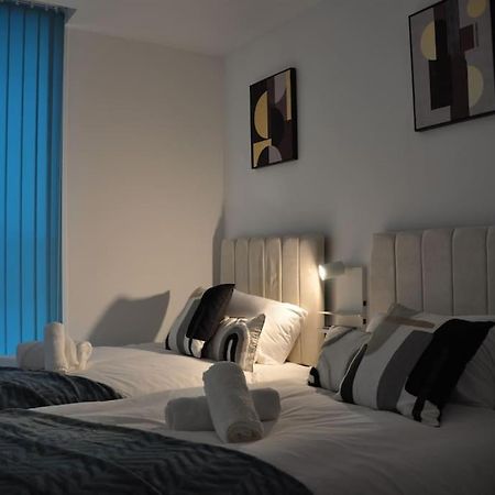 Stunning 2 Bedroom Apt Milton Keynes Eksteriør billede