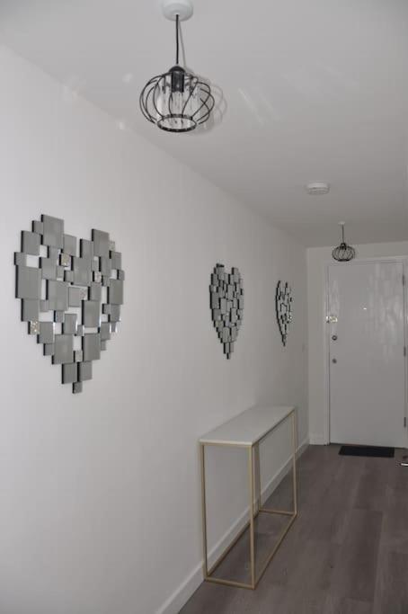 Stunning 2 Bedroom Apt Milton Keynes Eksteriør billede
