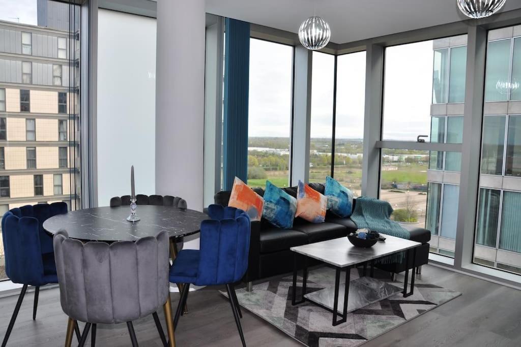 Stunning 2 Bedroom Apt Milton Keynes Eksteriør billede