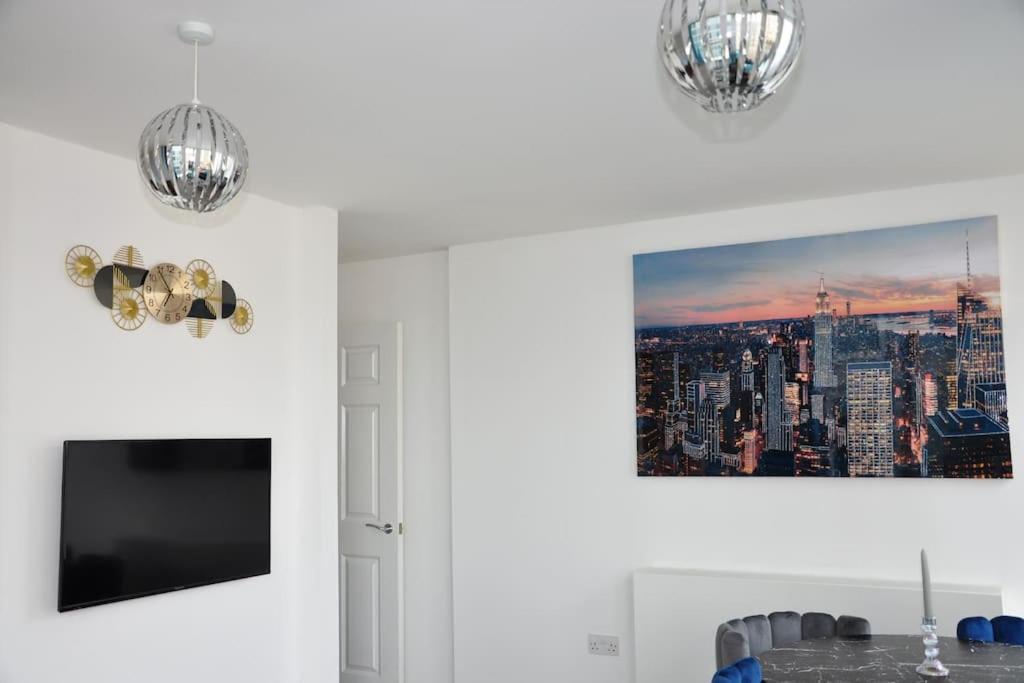 Stunning 2 Bedroom Apt Milton Keynes Eksteriør billede