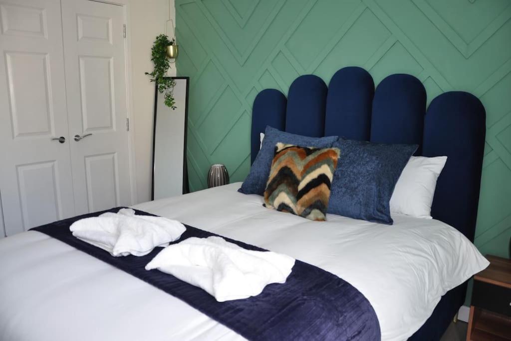 Stunning 2 Bedroom Apt Milton Keynes Eksteriør billede