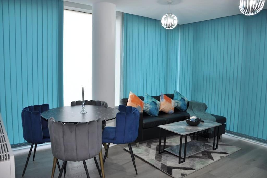 Stunning 2 Bedroom Apt Milton Keynes Eksteriør billede