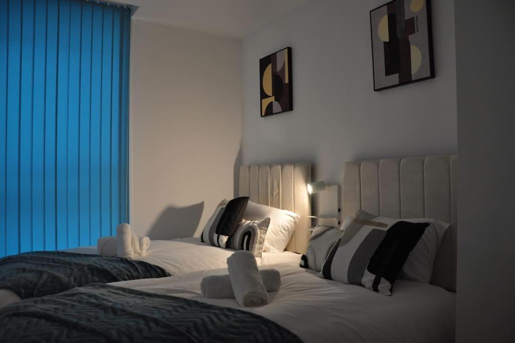 Stunning 2 Bedroom Apt Milton Keynes Eksteriør billede