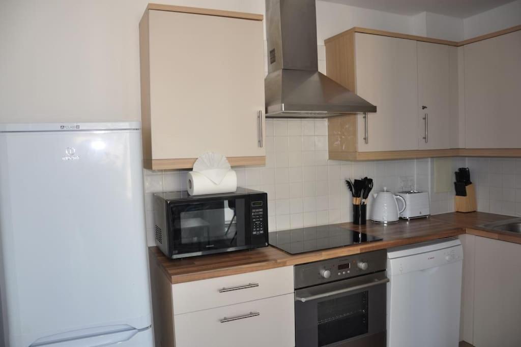 Stunning 2 Bedroom Apt Milton Keynes Eksteriør billede