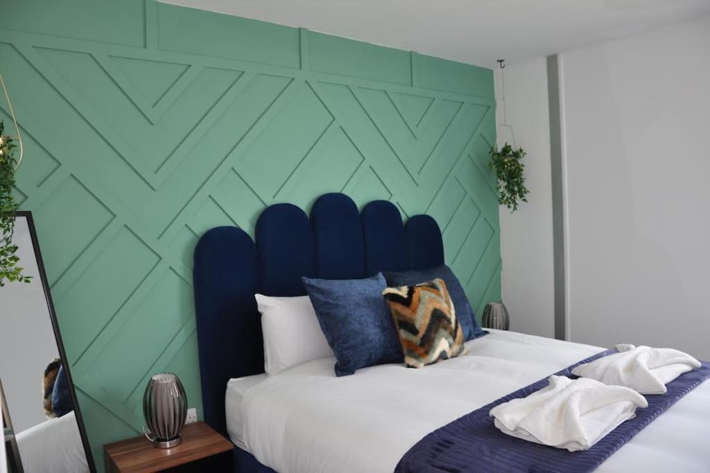 Stunning 2 Bedroom Apt Milton Keynes Eksteriør billede