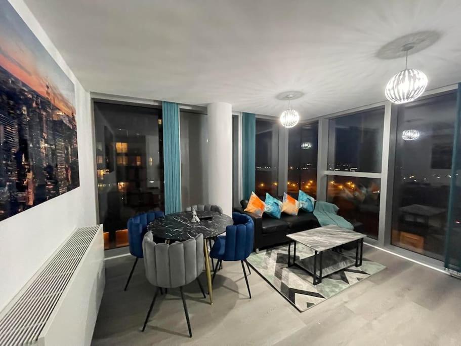 Stunning 2 Bedroom Apt Milton Keynes Eksteriør billede