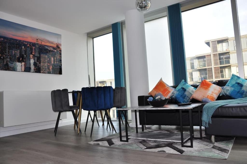 Stunning 2 Bedroom Apt Milton Keynes Eksteriør billede