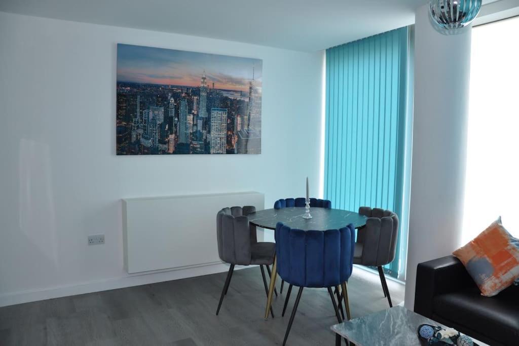 Stunning 2 Bedroom Apt Milton Keynes Eksteriør billede
